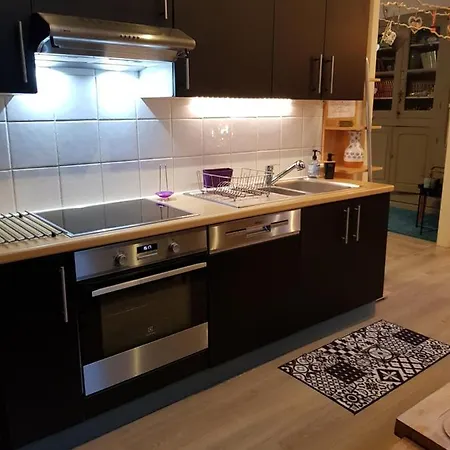 L'ecole Est Finie 6 Personnes 4pieces *