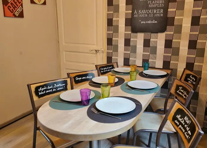 L'ecole Est Finie 6 Personnes 4pieces *