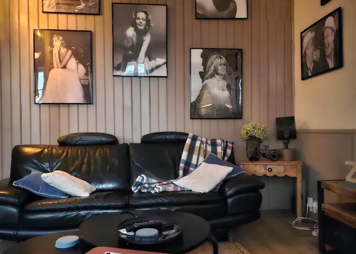 L'ecole Est Finie 6 Personnes 4pieces * Lusse